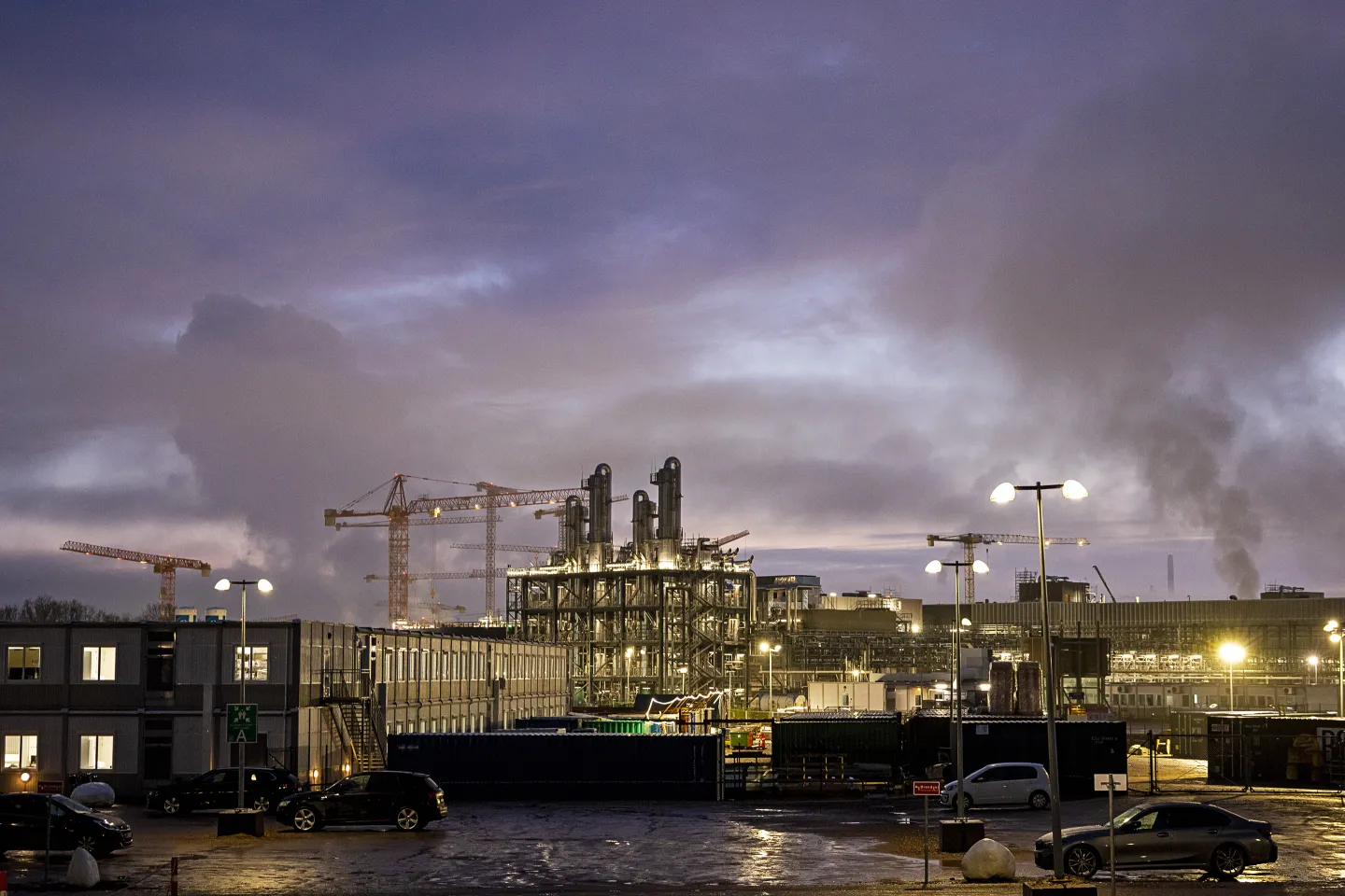 _E4A3189-Novo Nordisk’s Kalundborg site, the largest in its global production network, employs around 4,500 people and produces half of the world’s insulin, along with various biopharmaceutical products. Between 2022 and 2029, the company will invest 60 billion DKK to expand its manufacturing facilities in Kalundborg, strengthening its role as a key pharmaceutical hub.