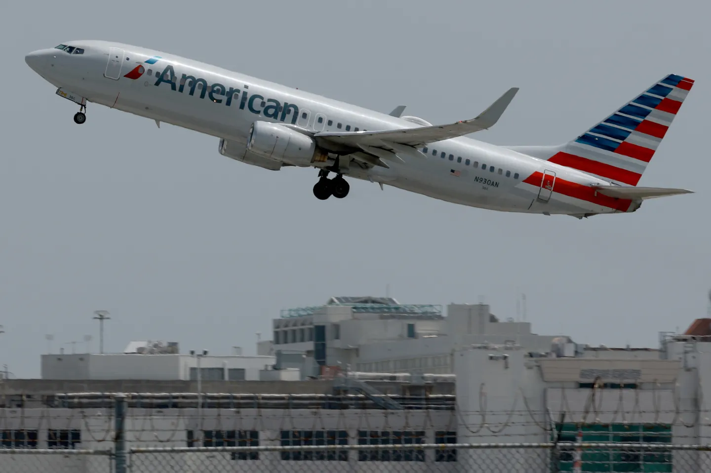 American Airlines will make Wi-Fi free on most flights