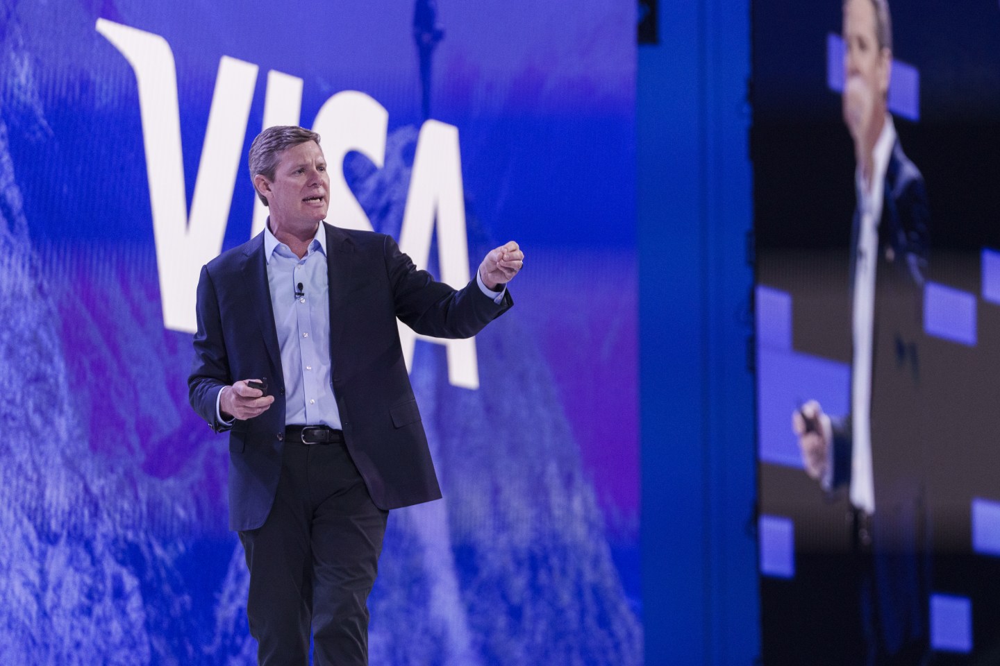 Visa wants to give AI your credit card to buy groceries and plane tickets