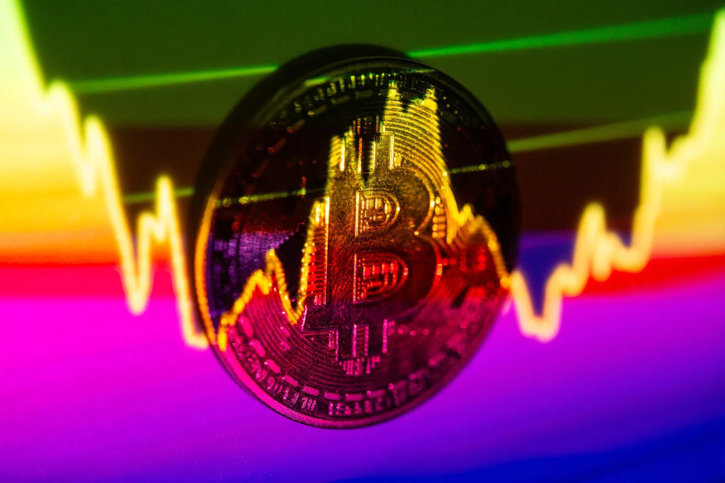 Bitcoin climbs above $95,000 as Bitcoin ETFs rake in $3 billion last week