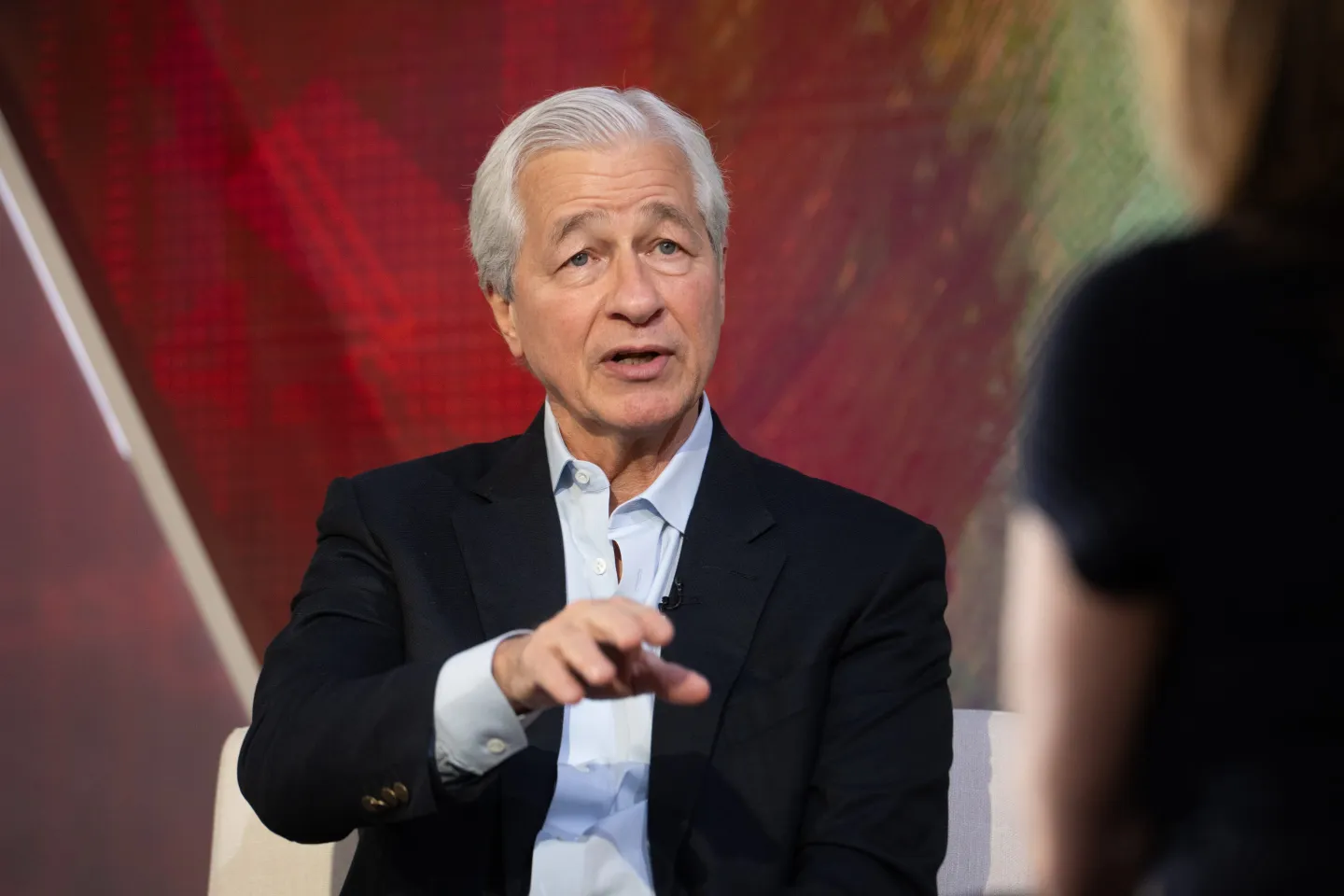 Jamie Dimon gesturing